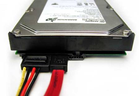 檢查硬碟的IDE或SATA線解決找不到硬碟