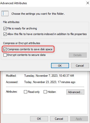右鍵單擊該檔案並選擇“Properties” 。在「General」標籤下，按一下「Advanced」按鈕，然後勾選「Compress contents to save disk space」旁邊的方塊。